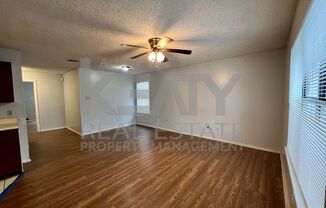 2 beds, 1.5 baths, 950 sqft, $700, Unit B