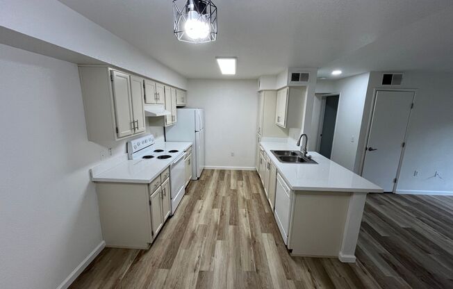 2 beds, 1 bath, 848 sqft, $1,900, Unit 2102