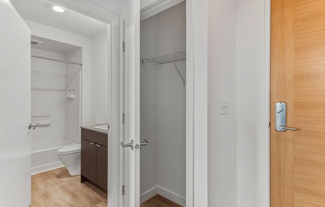 1 bed, 1 bath, 587 sqft, $1,975, Unit 703