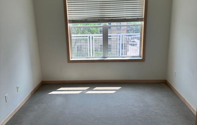 2 beds, 2 baths, 1,000 sqft, $1,395, Unit 410