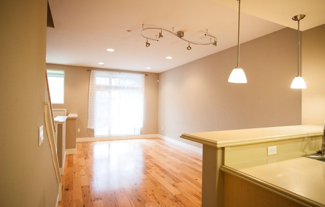 PALO ALTO SCHOOL DISTRICT- Tri-Level Executive Townhome with Attached Garage Ready to Rent July 22nd!!