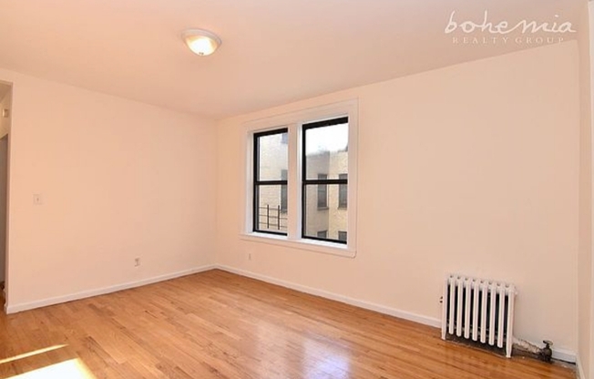 2 beds, 1 bath, $2,825, Unit 3-CF