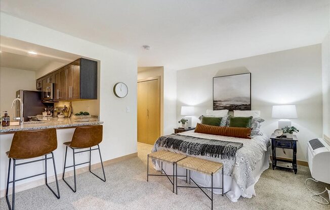 Studio, 1 bath, 430 sqft, $1,375