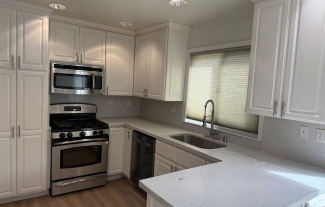 Adorable Upgraded Condo Near Downtown