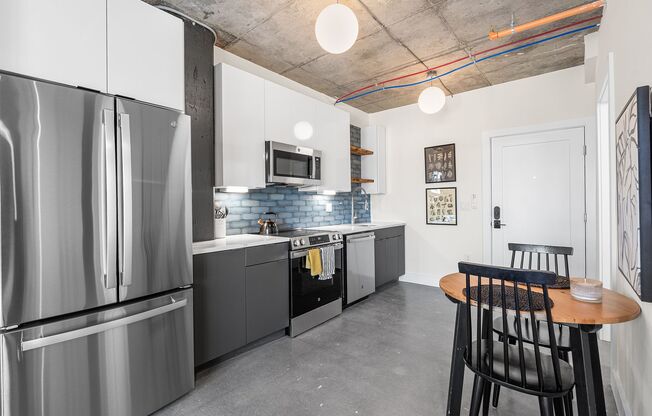 Studio, 1 bath, 398 sqft, $1,350, Unit 504