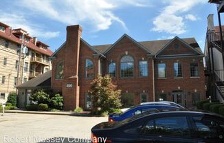 2004Cherokee Parkway