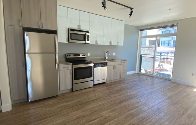 Studio, 1 bath, 430 sqft, $1,695, Unit 409