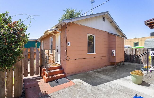 2510 Eagle Ave #C - 2 bedroom | 1 bath | Back Cottage