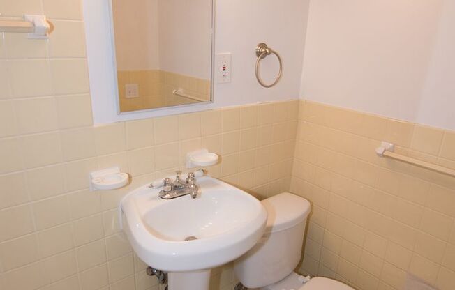 1 bed, 1 bath, $1,025, Unit Unit 17