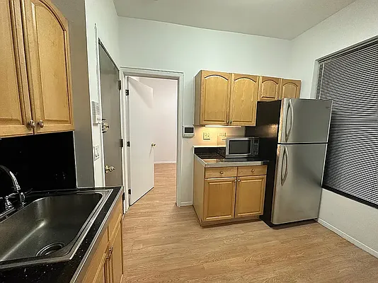 1313 3 AVE