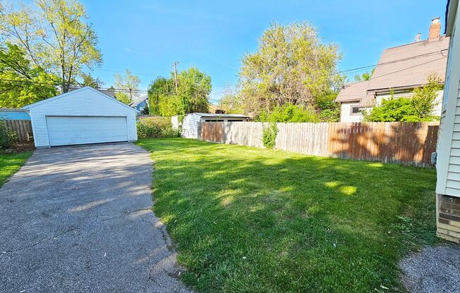 3 Beds - 1 Full Bath Colonial available for Rent!