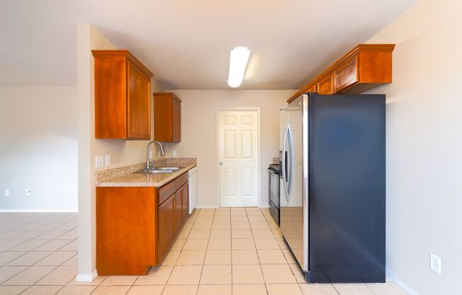 3 beds, 2 baths, $950, Unit 1615 A