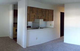 2 beds, 1 bath, $1,095, Unit 10