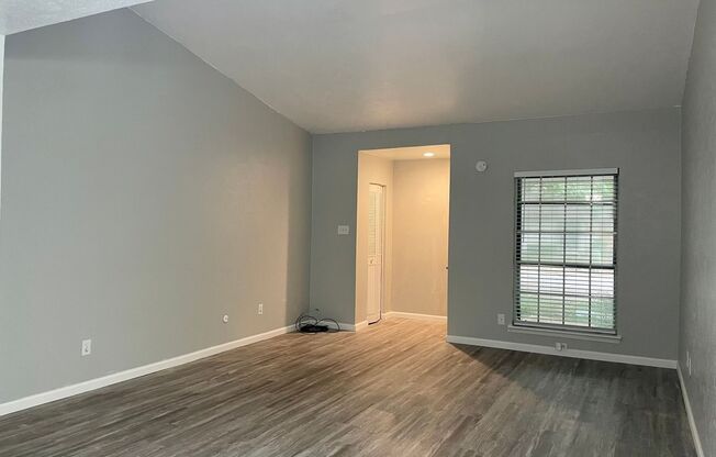 Townhome For Rent in Dallas - 3 Bedrooms/2 Baths