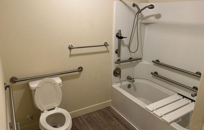 2 beds, 2 baths, 1,064 sqft, $2,271, Unit 1663 - 301