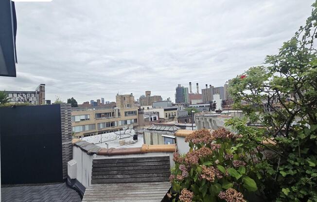 518 E 11 ST