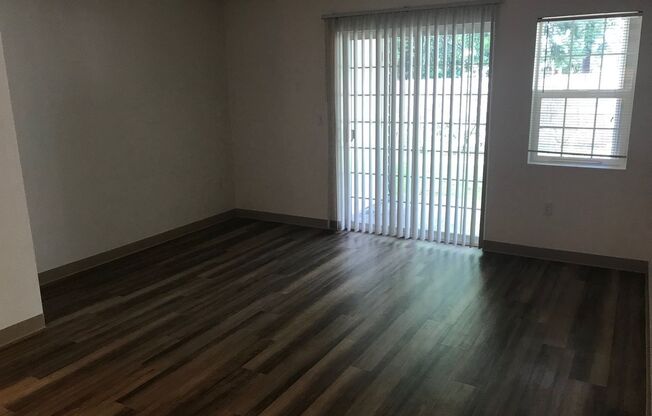 2 beds, 1 bath, 950 sqft, $1,550, Unit D-02