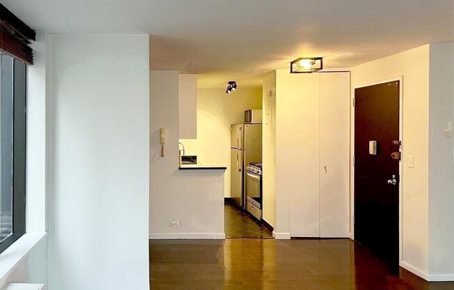 1 bed, 1 bath, 700 sqft, $4,600, Unit 18H