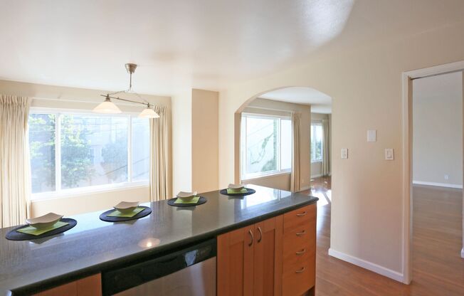 2 beds, 1 bath, $4,095, Unit A