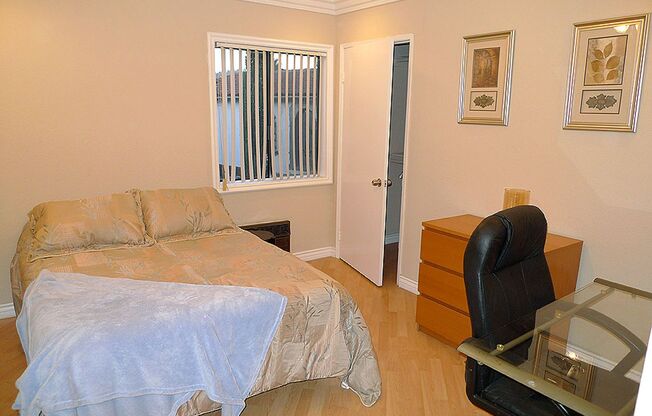 2 beds, 2 baths, 910 sqft, $2,595, Unit 410