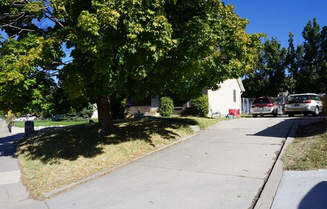 Adorable Bountiful 6 Bedroom Home