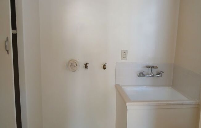 1 bed, 1 bath, $1,825, Unit 835