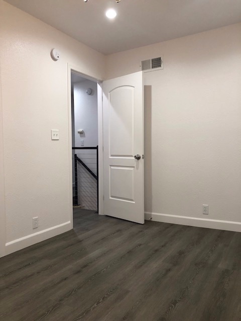 251 W Dryden St