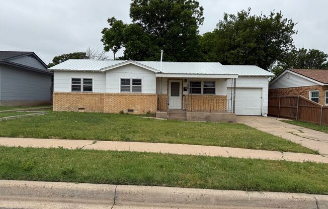821 Dwight
