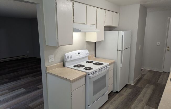 2 beds, 1 bath, 889 sqft, $1,250, Unit 35