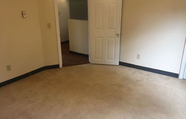 2 beds, 1 bath, 780 sqft, $825