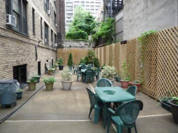 339 E 58 ST