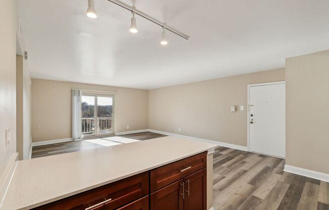 2 beds, 2 baths, 999 sqft, $2,150, Unit I23