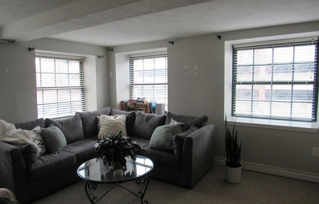 1 bed, 1 bath, 712 sqft, $1,775, Unit 120