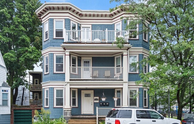 226 E COTTAGE 