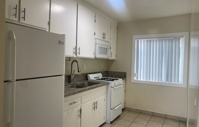 Studio, 1 bath, 500 sqft, $1,350, Unit Unit 14