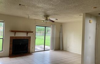 2 beds, 1.5 baths, $995, Unit 4504 Lago Cir Unit B