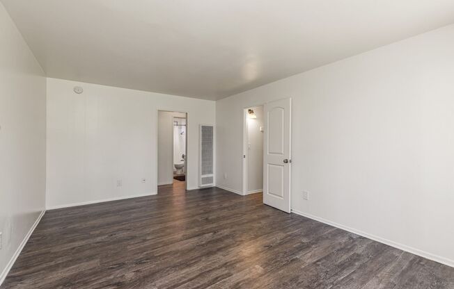 1 bed, 1 bath, 720 sqft, $2,100