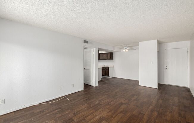 1 bed, 1 bath, 727 sqft, $1,425, Unit Q109
