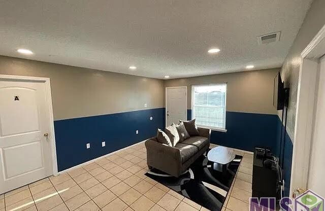 8506 LEAKE AVE