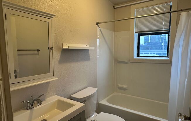 2 beds, 1 bath, 707 sqft, $1,275, Unit 311