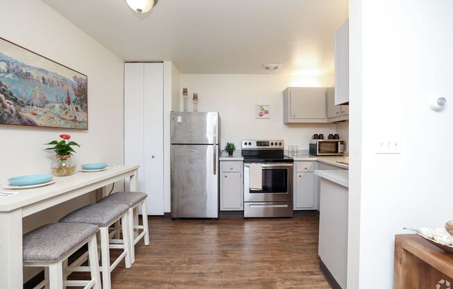 1 bed, 1 bath, 550 sqft, $1,075, Unit 338