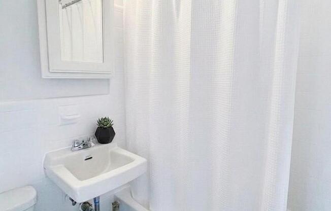 1 bed, 1 bath, $3,695, Unit 9J1