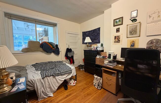 2 beds, 1 bath, 800 sqft, $3,350, Unit 3