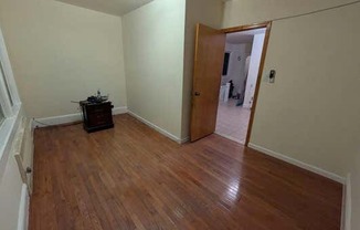 2 beds, 1 bath, $2,300, Unit 2