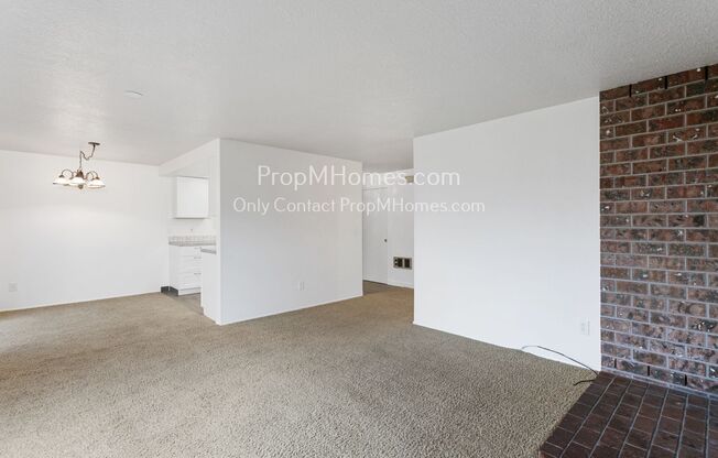 Spacious and Cozy Two-Bedroom in Gresham - Yard + Garage!