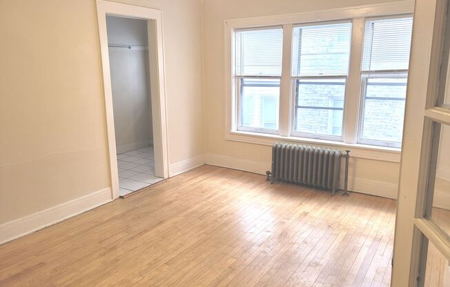 Studio, 1 bath, $875, Unit 25