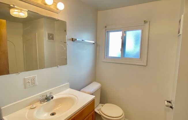 2 beds, 1 bath, $1,245, Unit 2