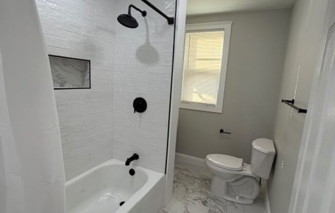 2 beds, 1 bath, 574 sqft, $2,200, Unit 74 6th St - Apt 2