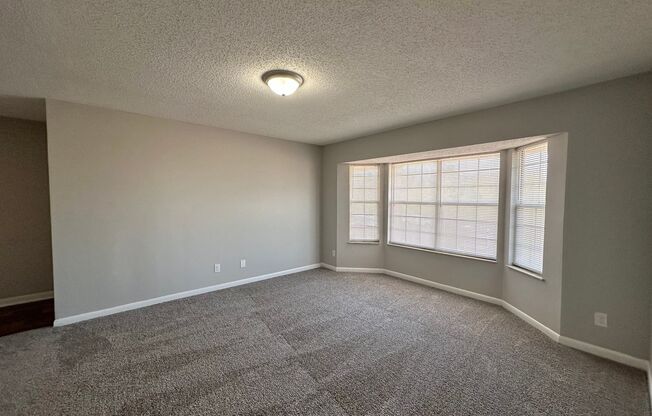 3 beds, 1 bath, 820 sqft, $1,395, Unit 1343w