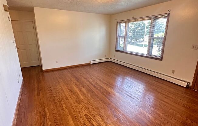 2 beds, 1 bath, 903 sqft, $1,210, Unit E-8